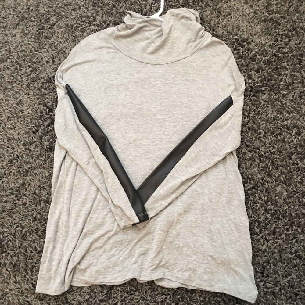 Loose turtle neck